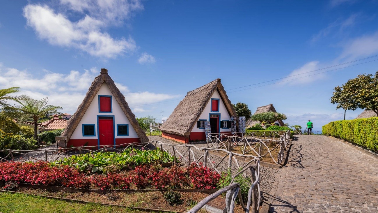 SANTANA HOUSES